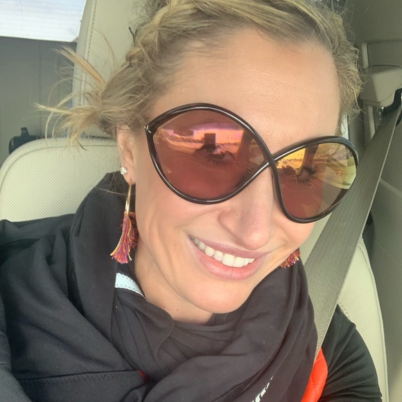 Meet your Posher, Lara - Picture 1 of 2